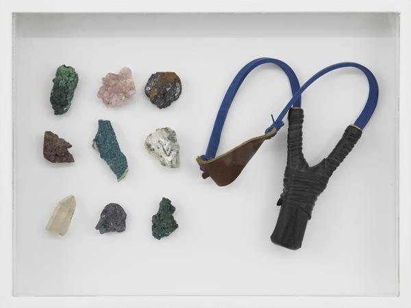 younes_baba-ali_coffret_de_survie_4_2020_slingshot_and_raw_minerals_from_katanga_30_x_40_x_6_cm_photo_by_hugard_and_vanoverschelde